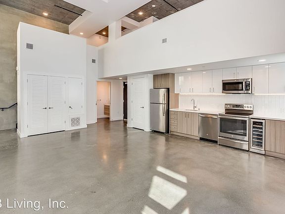 4th image of 599 Mariposa St