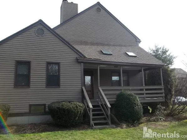 16 Stillmeadow Cir, Monroe, CT 06468