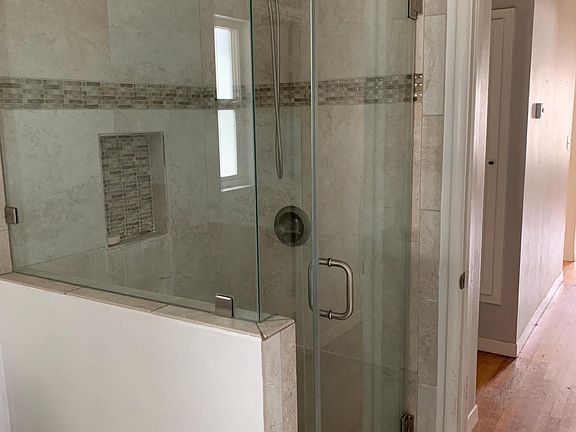 Main bathroom shower