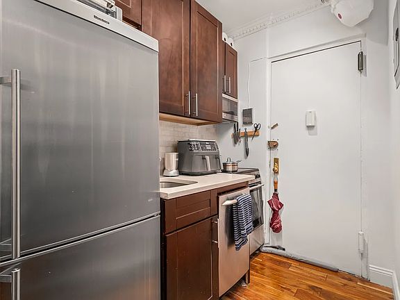 4th image of 102 Christopher St APT 3F