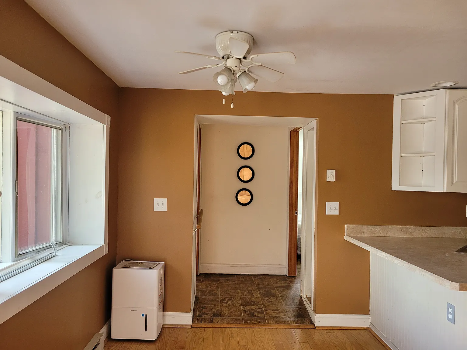 2 bed, 1100 sqft, $1,300 — Photo 4