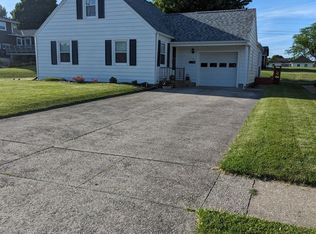 130 Shumaker Dr, Bellevue, OH 44811