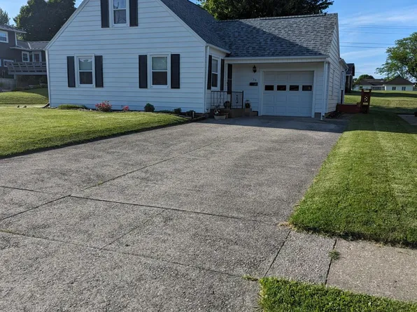 130 Shumaker Dr, Bellevue, OH 44811