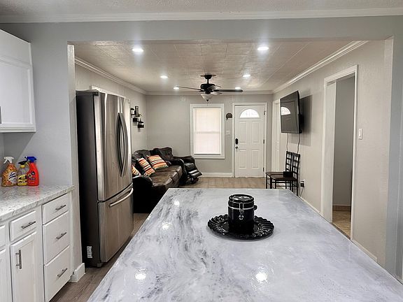5th image of 402 Givens St