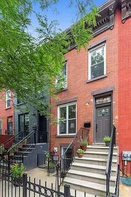 Sold by Compass | media 23