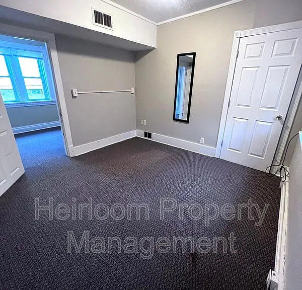 924 E 6th St #3 — Photo 13