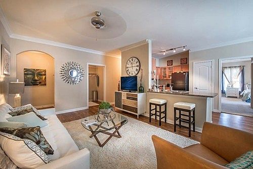 2nd image of 6909 Lake Woodlands Dr