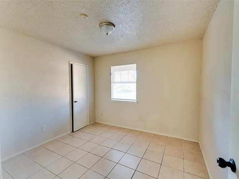 1539 Stevenage Ln — Photo 7