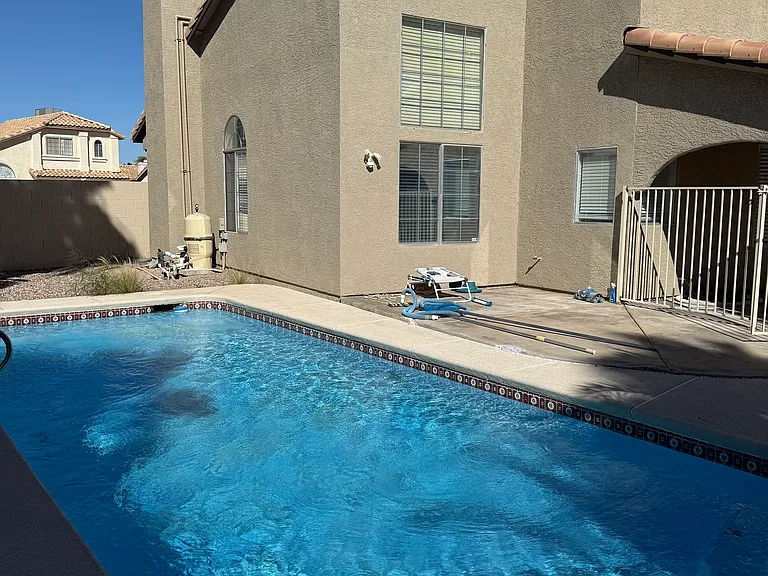 909 Sparrow Ct — Photo 1