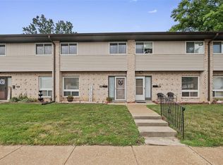 10122 Sakura Dr, Saint Louis, MO 63128