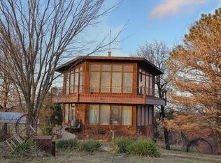 591 Woodland Rd, Oak Grove, MO 64075