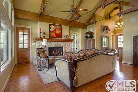 4th image of 505 Valley Vista Dr