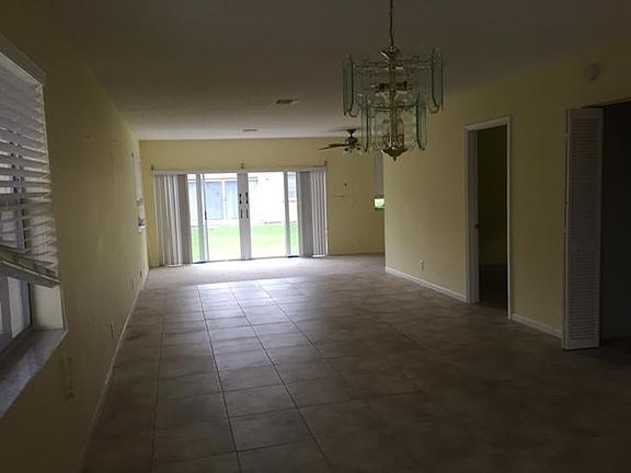 3rd image of 504 SE 27th Ln