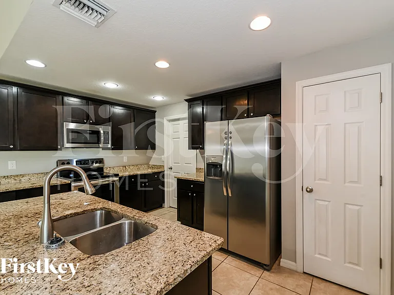1203 SW 29th St — Photo 7
