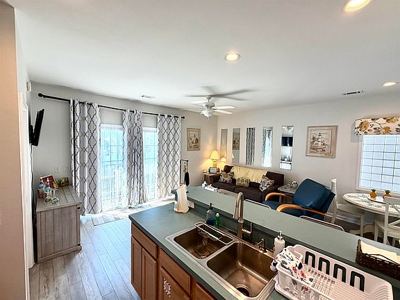 5th image of 225 Royal Poste Rd. #2604
