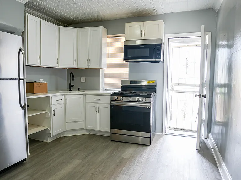 3534 E Fairmount Ave — Photo 7