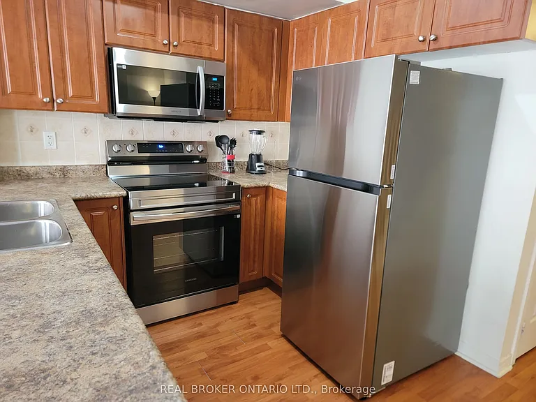 37 Four Winds Dr #26 — Photo 4