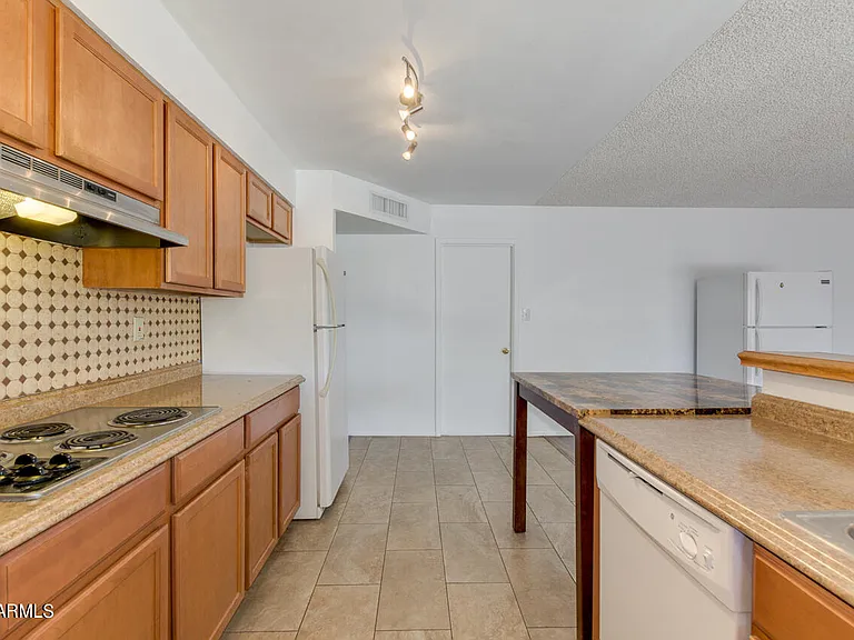 1623 E Del Rio Dr — Photo 10
