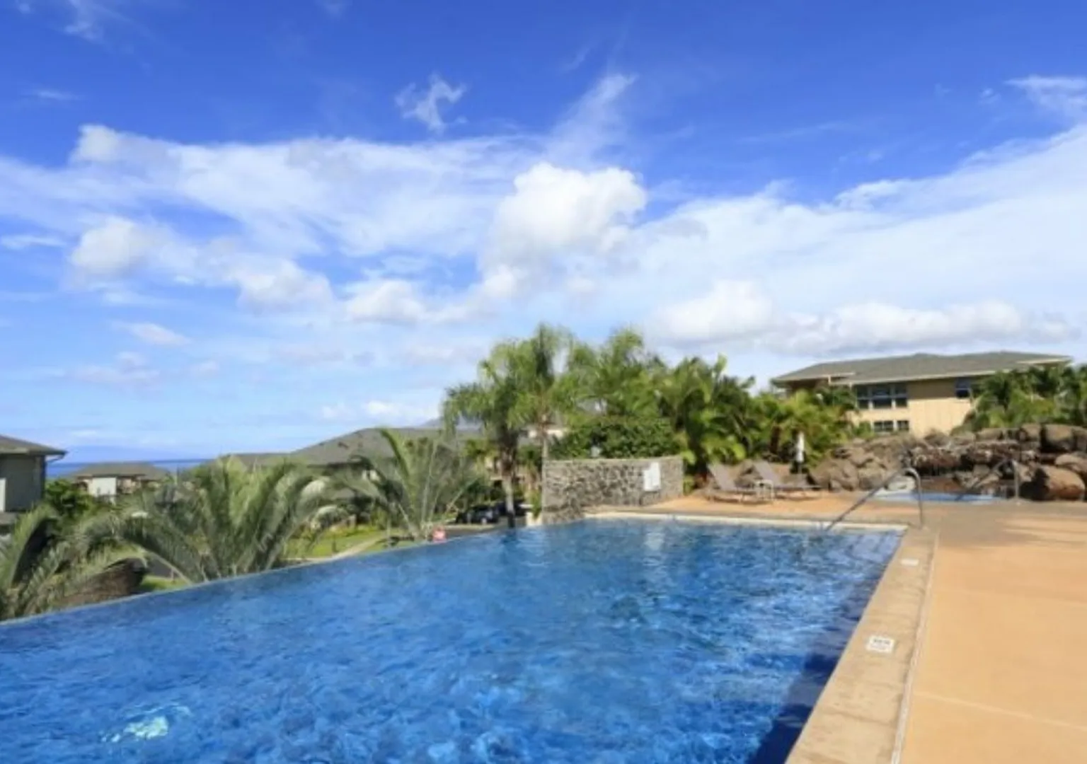 Gorgeous like new Premier condo in S. Kihei — Photo 1