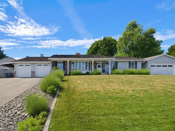 5631 Sunrise Cres E, Surrey, BC V3S 7M5