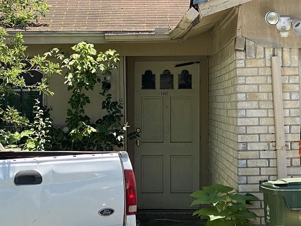 1st image of 214 Fleetwood Ct