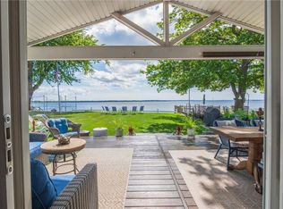 243 Namquid Dr, Warwick, RI 02888