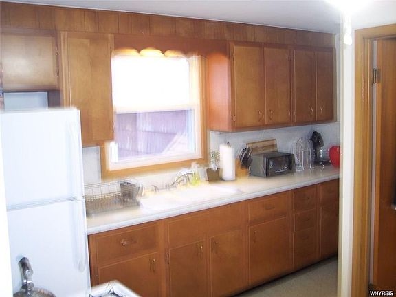 3rd image of 11921 Broadway St