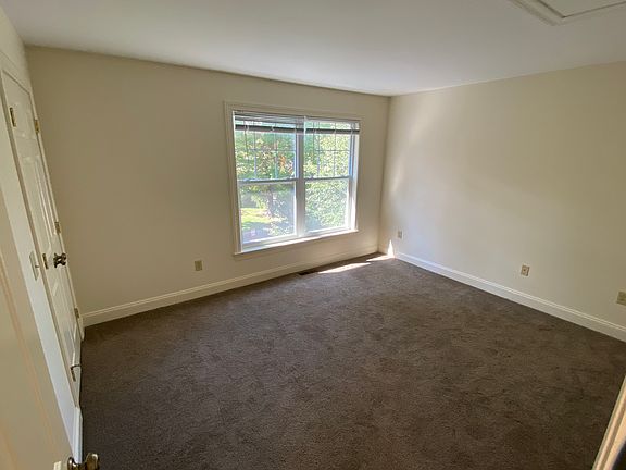 3rd image of 345 Dorset St APT J