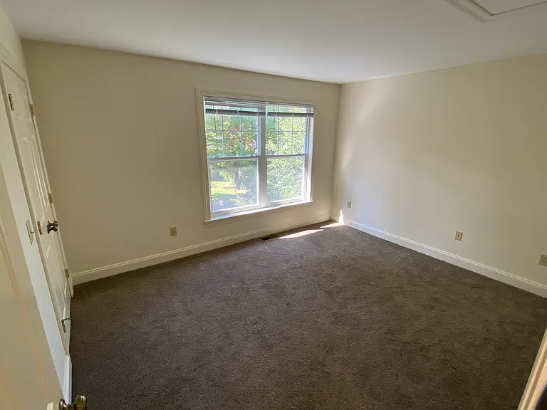 345 Dorset St #E — Photo 3