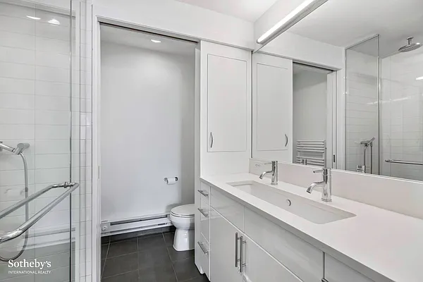 Sold by Sotheby's International Realty | media 18