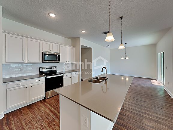 4th image of 1089 Sky Lakes Dr