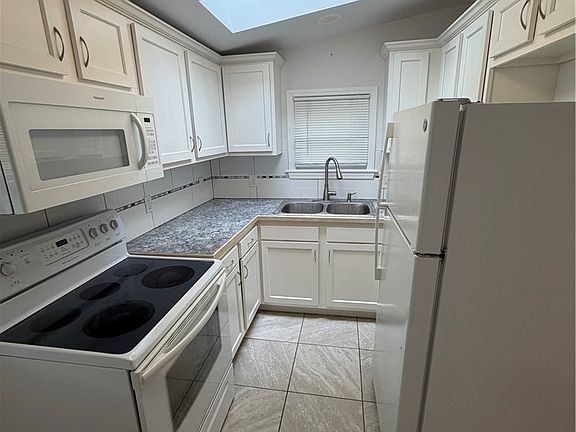 5th image of 230 Hunter Ave