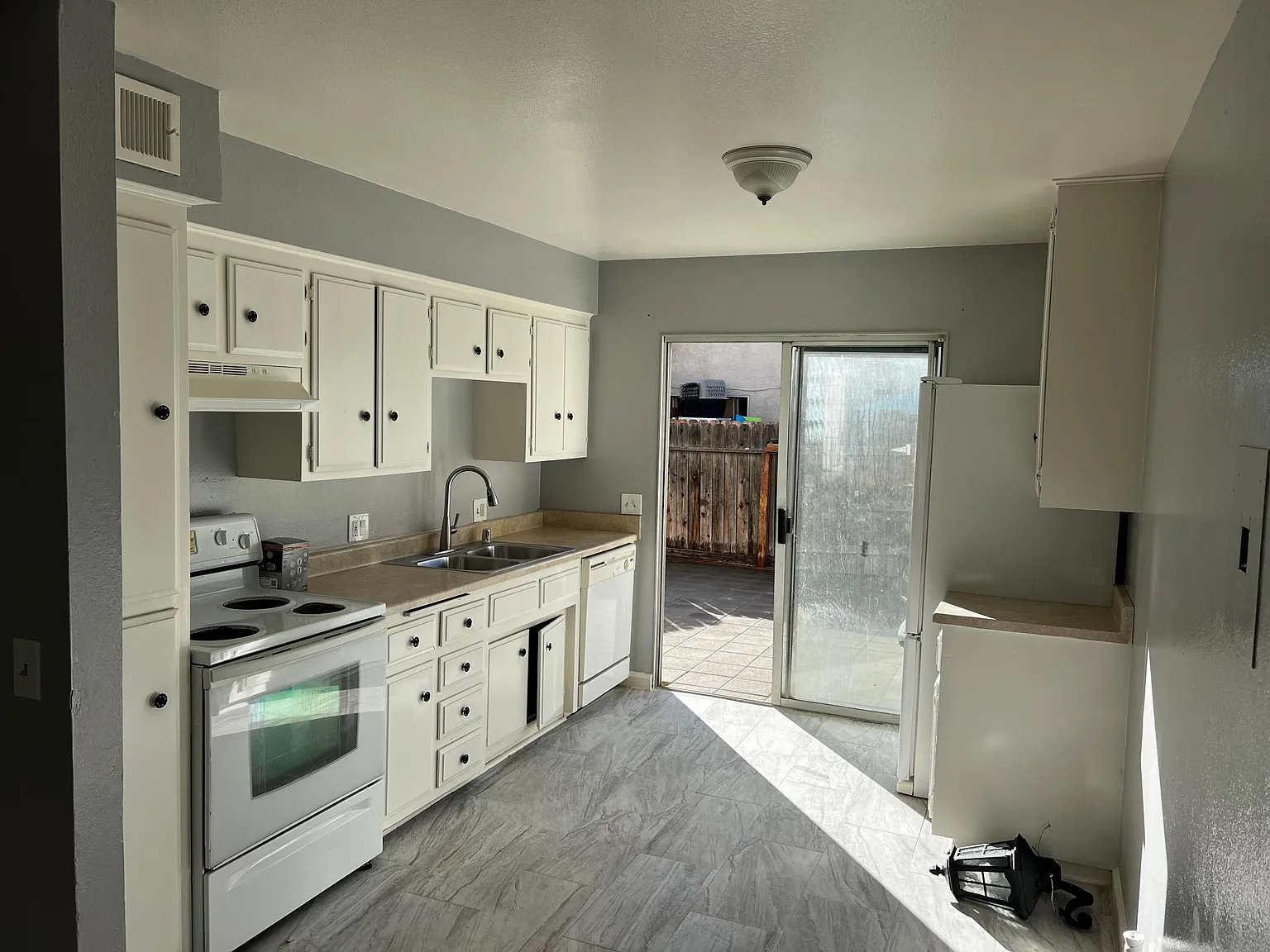 2 bed, 1050 sqft, $1,850 — Photo 3