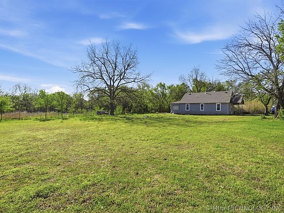 3rd image of 2131 N Edgewood Cir