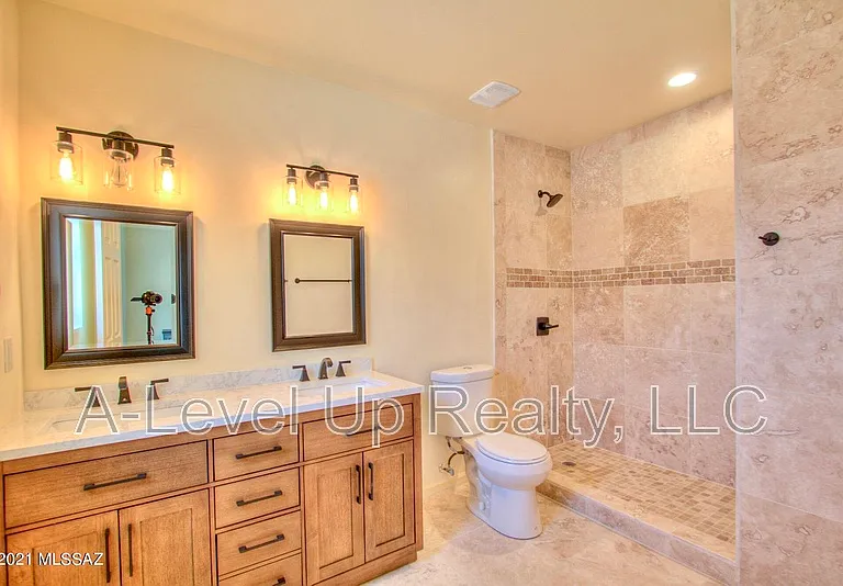 310 W 27th St — Photo 14