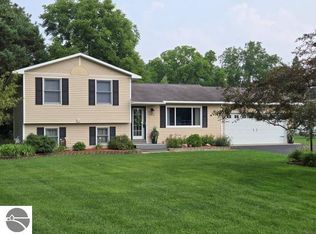 7704 Hampton Cir, Grawn, MI 49637