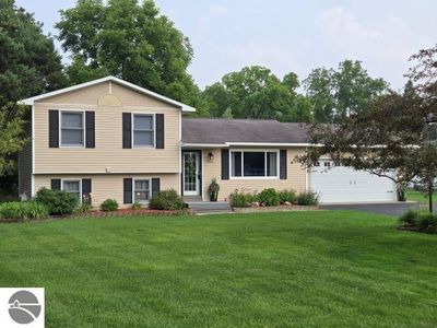 7704 Hampton Cir, Grawn, MI, 49637