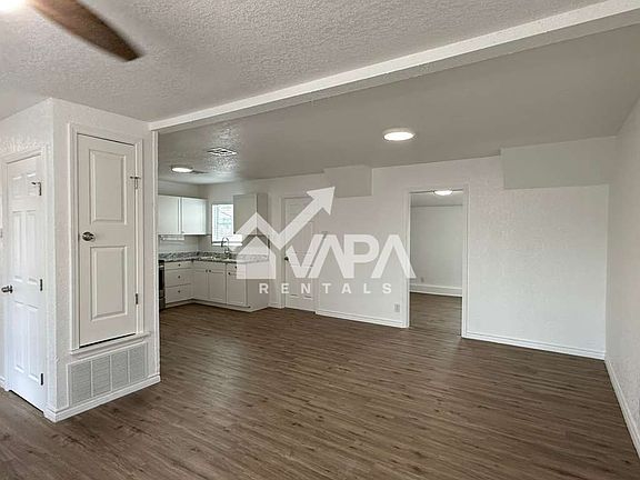 3rd image of 2902 Woodcliffe St