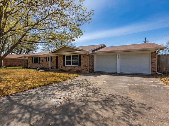 3rd image of 1315 Tanglewood Dr