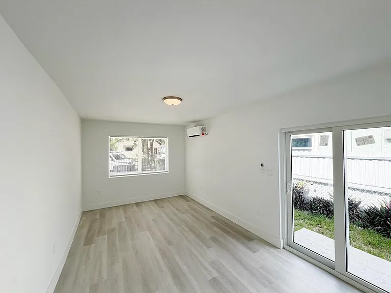 1135 NW 127th St — Photo 13