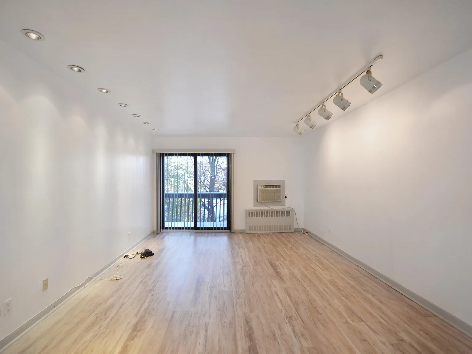 1 bed, 790 sqft, $2,300 — Photo 2