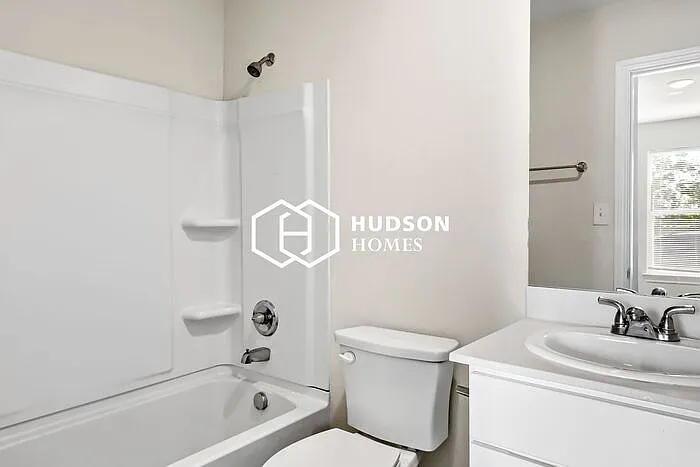 1368 Locust St — Photo 11