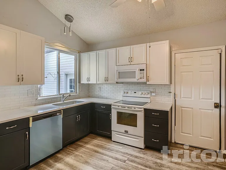 1721 S Genoa Way — Photo 10