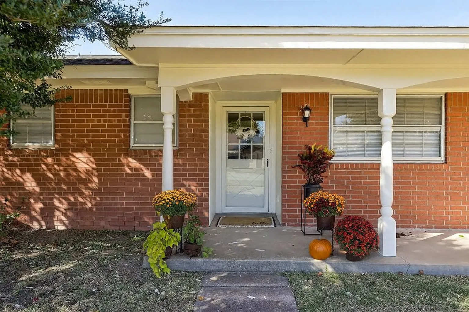 3 bed, $2,900 — Photo 1