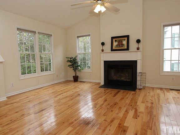 5th image of 207 Martins Point Pl
