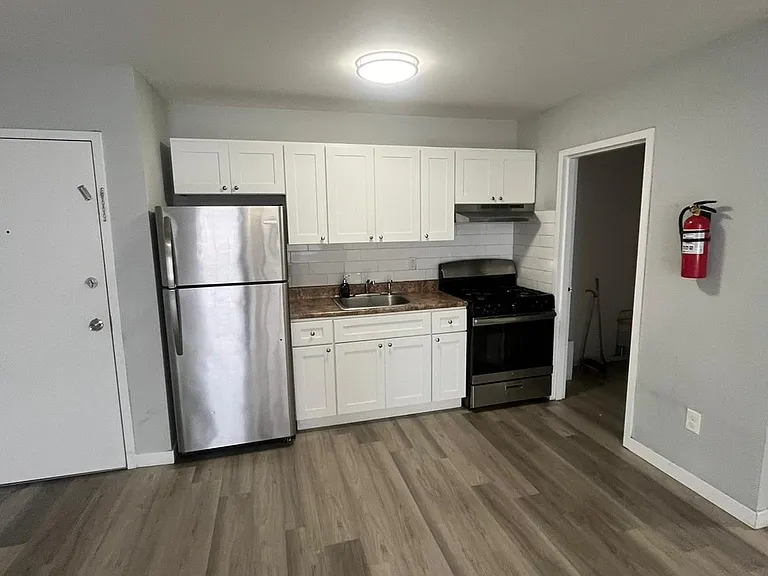 203 12th Ave #306 — Photo 9
