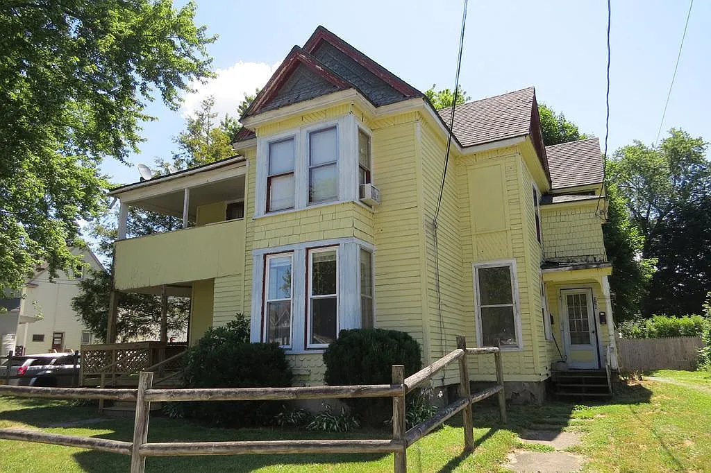 330-332 332 Home St photo 1