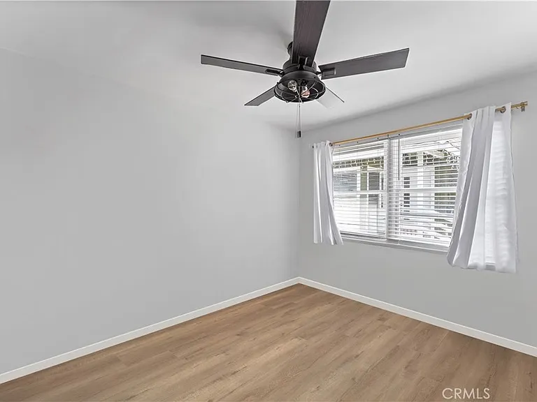 923 W Maple Ave — Photo 9