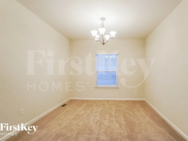 717 Wallace Dr — Photo 3