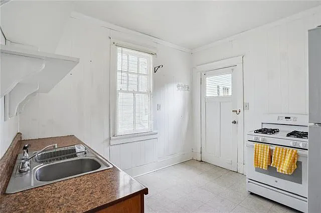 615 Bellecastle St — Photo 9